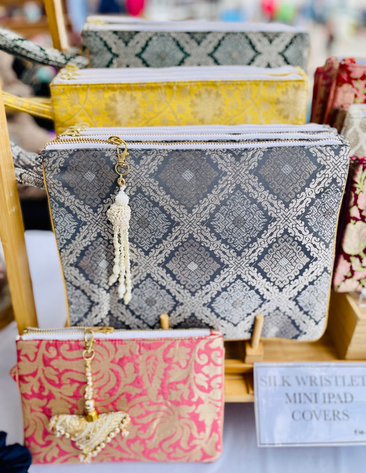 Royal Tiles Silk Saree Wristlet
